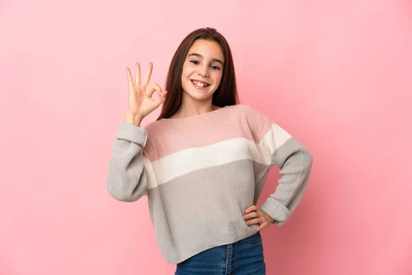 Malá Dívka Izolované Růžovém Pozadí Ukazující Znamení Prsty — Stock fotografie