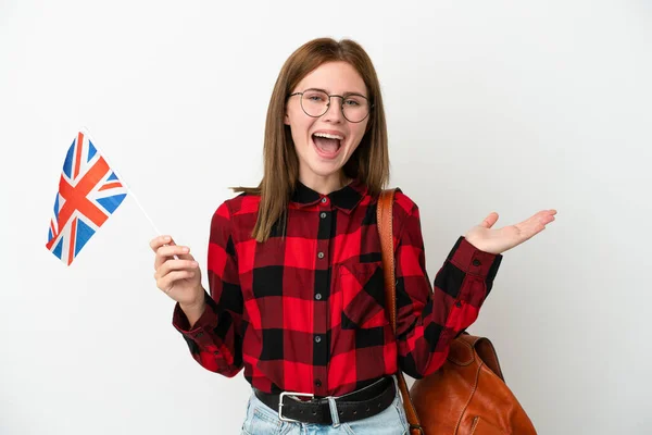 Jovem Segurando Uma Bandeira Reino Unido Isolada Fundo Azul Com — Fotografia de Stock