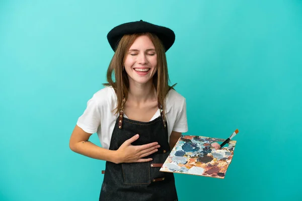 Młoda Artystka Angielski Kobieta Trzyma Paletę Odizolowanych Niebieskim Tle Uśmiechając — Zdjęcie stockowe