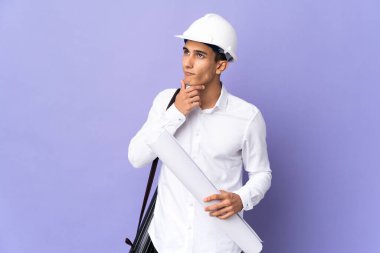 Genç mimar arka planda izole edilmiş şüpheleri var.