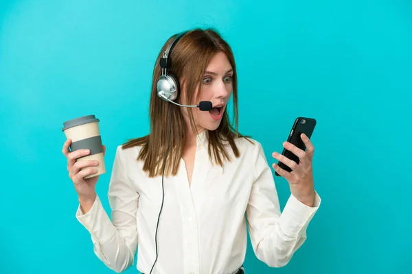 Télévendeur Femme Anglaise Travaillant Avec Casque Isolé Sur Fond Bleu — Photo