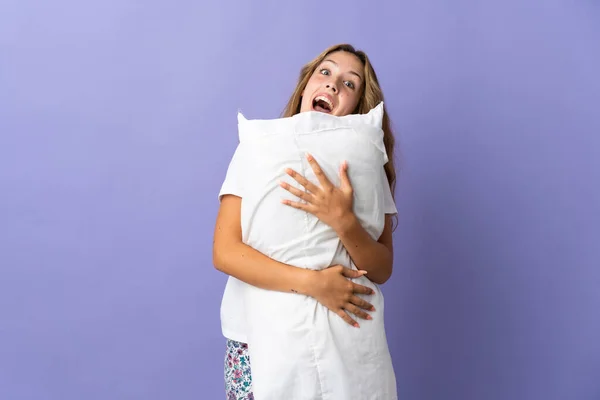 Young Blonde Woman Isolated Purple Background Pajamas Holding Pillow Happy — Stock fotografie