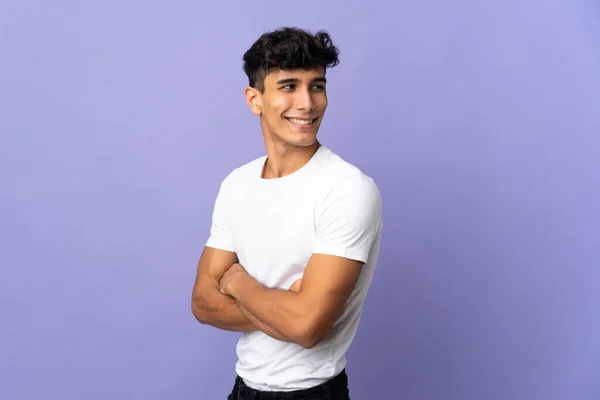 Young Argentinian Man Isolated Background Arms Crossed Happy — Stock fotografie