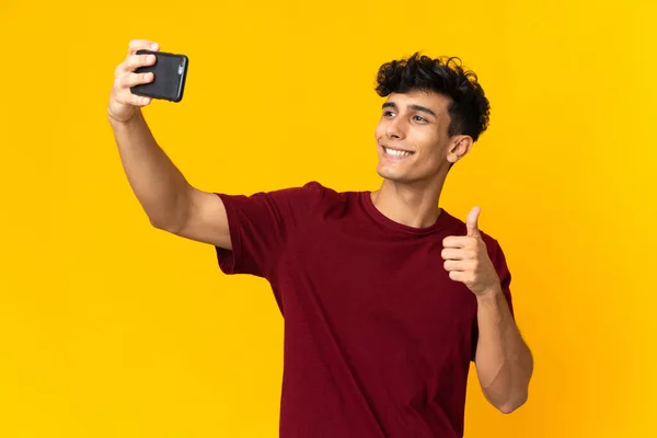Young Argentinian Man Isolated Yellow Background Making Selfie Mobile Phone — Stock fotografie