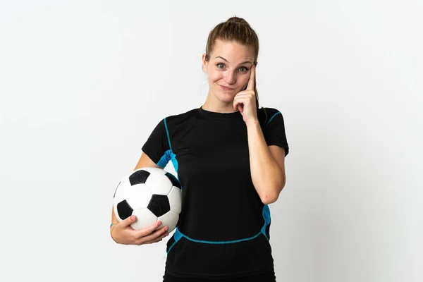 Jovem Jogador Futebol Mulher Isolada Fundo Branco Pensando Uma Ideia — Fotografia de Stock