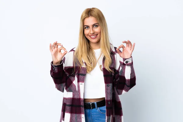 Ung Uruguayansk Blond Kvinna Över Isolerad Vit Bakgrund Visar Tecken — Stockfoto