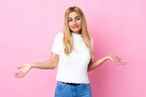 Junge Uruguayische Blonde Frau Über Isoliertem Rosa Hintergrund Glücklich Und — Stockfoto