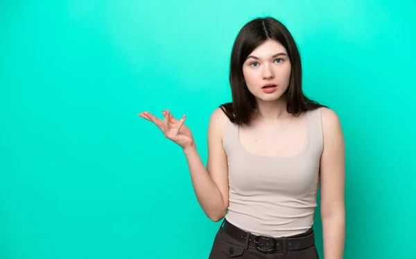 Young Russian Woman Isolated Green Background Making Doubts Gesture — Fotografia de Stock