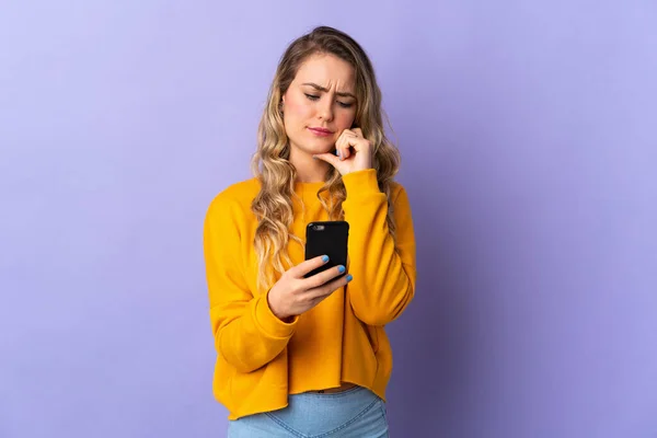 Young Brazilian Woman Isolated Purple Background Thinking Sending Message — Stockfoto