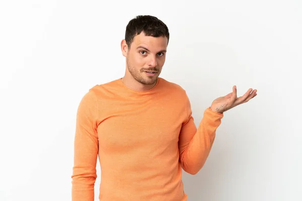 Hombre Brasileño Sobre Fondo Blanco Aislado Haciendo Gesto Dudas —  Fotos de Stock