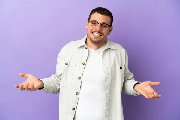Brazilian Man Isolated Purple Background Happy Smiling — Stockfoto