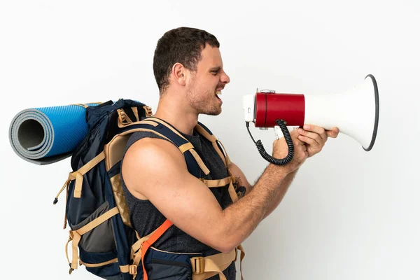 Braziliaanse Bergbeklimmer Man Met Een Grote Rugzak Geïsoleerde Witte Achtergrond — Stockfoto