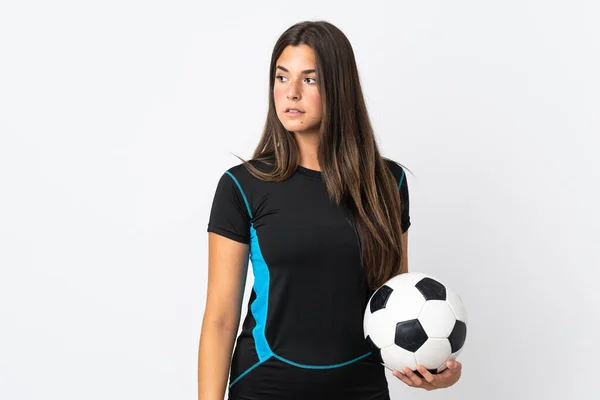 Mujer Brasileña Joven Aislada Sobre Fondo Blanco Con Pelota Fútbol — Foto de Stock