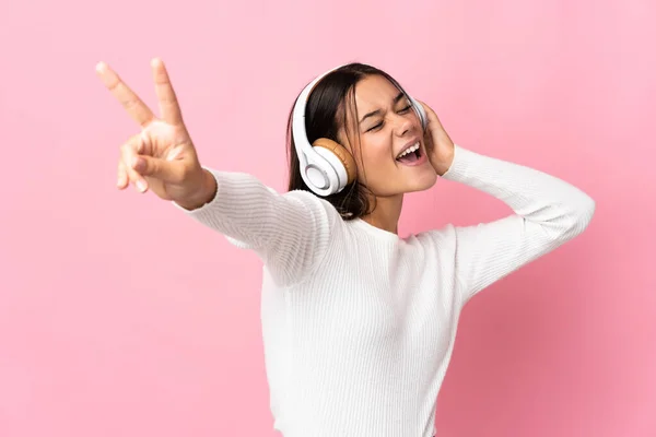 Teenager Girl Isolated Blue Background Listening Music Singing — Fotografia de Stock