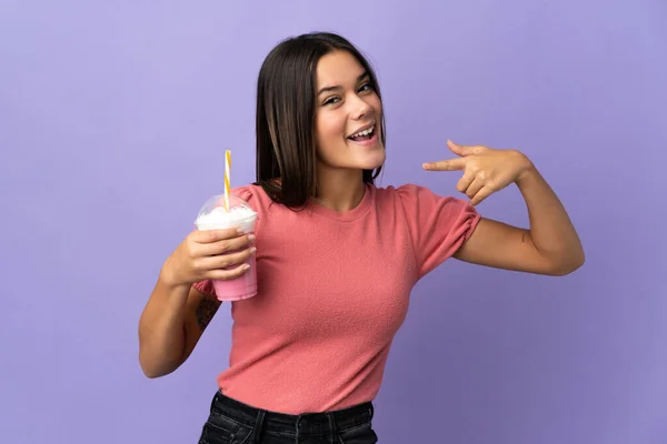 Adolescente Menina Segurando Milkshake Morango Dando Gesto Polegares Para Cima — Fotografia de Stock