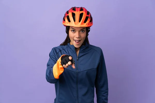 Teenager Cyclist Girl Surprised Pointing Front — Stockfoto