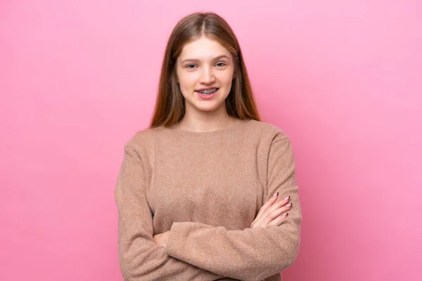 Adolescente Chica Rusa Aislada Sobre Fondo Rosa Manteniendo Los Brazos —  Fotos de Stock