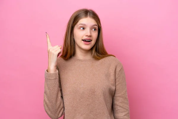 Adolescente Russo Menina Isolado Fundo Rosa Com Intenção Realizar Solução — Fotografia de Stock