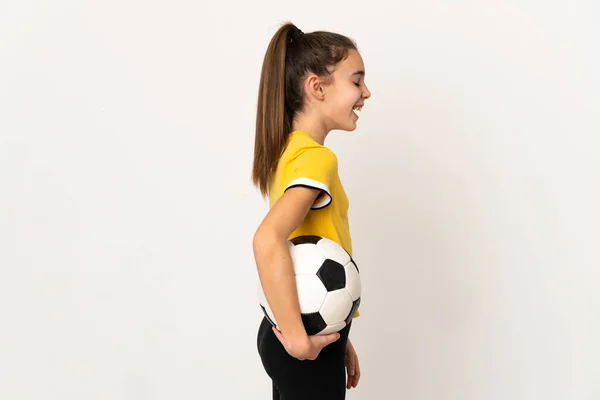 Malá Fotbalista Dívka Izolované Bílém Pozadí Směje Laterální Poloze — Stock fotografie