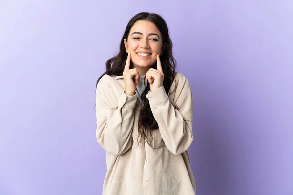 Young Caucasian Woman Isolated Purple Background Smiling Happy Pleasant Expression — Stock Photo, Image