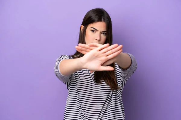 Jonge Braziliaanse Vrouw Geïsoleerd Paarse Achtergrond Maken Stop Gebaar Met — Stockfoto