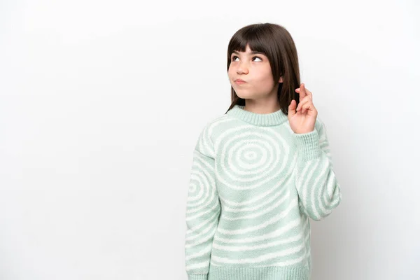 Pequena Menina Caucasiana Isolado Fundo Branco Com Dedos Cruzando Desejando — Fotografia de Stock