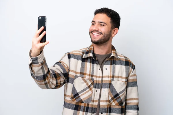 Joven Brasileño Aislado Sobre Fondo Blanco Haciendo Una Selfie — Foto de Stock