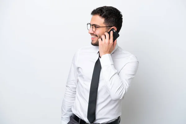 Brezilyalı Adamı Beyaz Arka Planda Izole Edilmiş Cep Telefonuyla Biriyle — Stok fotoğraf