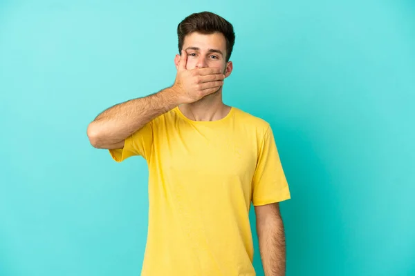 Young Caucasian Handsome Man Isolated Blue Background Covering Mouth Hand — Stock Photo, Image