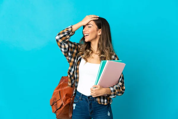 Jovem Estudante Mulher Isolada Fundo Azul Percebeu Algo Pretendendo Solução — Fotografia de Stock