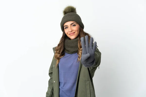 Giovane Ragazza Con Cappello Invernale Isolato Sfondo Bianco Felice Contando — Foto Stock