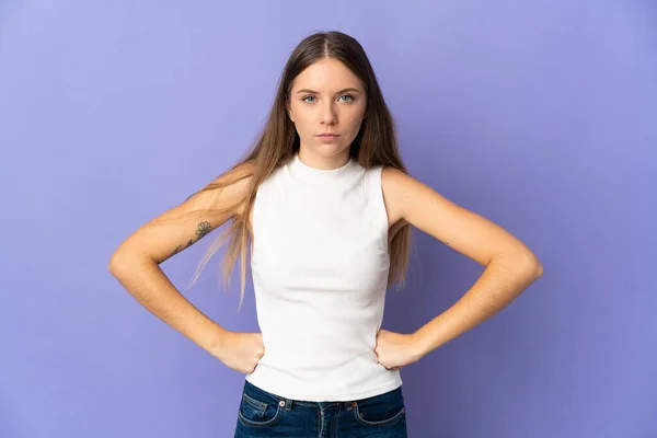 Jovem Lituana Mulher Isolada Fundo Roxo Com Raiva — Fotografia de Stock