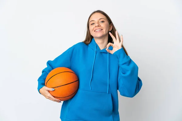 Mladá Litevská Žena Izolované Bílém Pozadí Hrát Basketbal Dělat Znamení — Stock fotografie