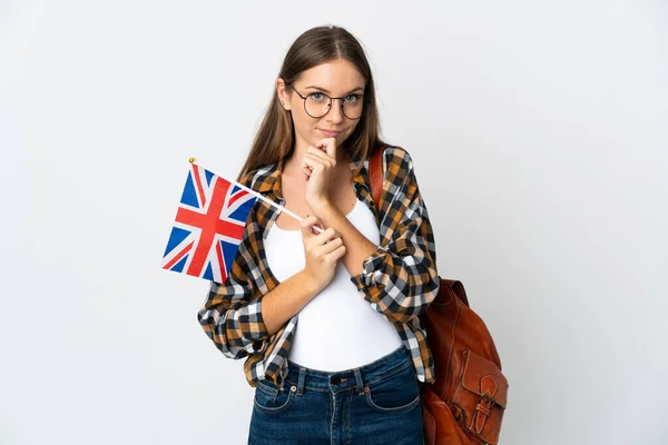 Mladá Litevka Drží Vlajku Spojeného Království Izolované Bílém Pozadí Myšlení — Stock fotografie