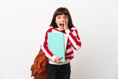 Beyaz arka planda izole edilmiş küçük kız ağzı açık bağırıyor.