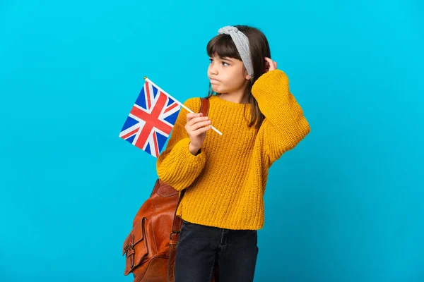Malá Dívka Studuje Angličtinu Izolované Modrém Pozadí Pochybnostmi — Stock fotografie