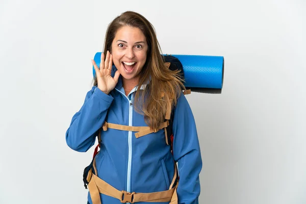 Middle Age Mountaineer Woman Big Backpack Isolated Background Shouting Mouth — Stock Photo, Image