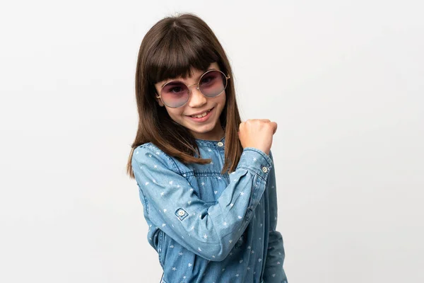 Menina Com Óculos Sol Isolados Fundo Branco Orgulhoso Auto Satisfeito — Fotografia de Stock
