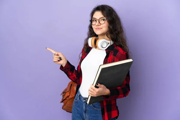 Tiener Student Geïsoleerd Paarse Achtergrond Wijzend Vinger Naar Zijkant — Stockfoto