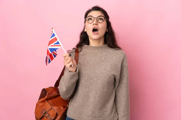 Jovem Mulher Russa Segurando Uma Bandeira Reino Unido Isolada Fundo — Fotografia de Stock