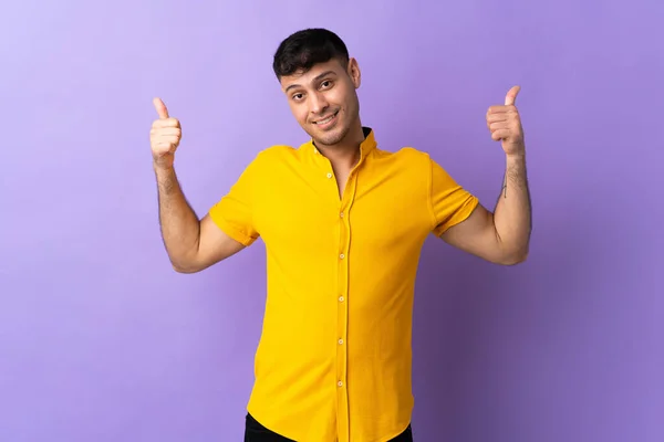 Young Colombian Man Isolated Purple Background Giving Thumbs Gesture — Stock Photo, Image