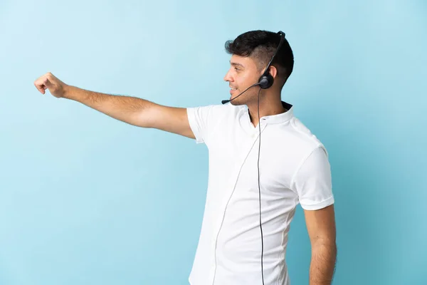 Telemarketer Colombian Man Working Headset Isolated Background Giving Thumbs Gesture — Stockfoto