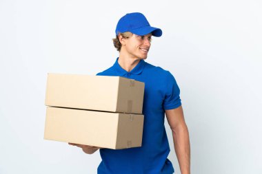 Teslimatçı, izole edilmiş beyaz arka planda.