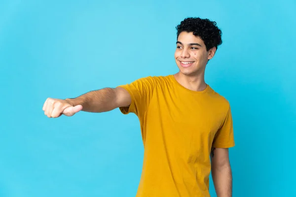 Young Venezuelan Man Isolated Blue Background Giving Thumbs Gesture — Stock Photo, Image