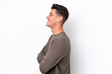 Beyaz fırında yalıtılmış beyaz, yakışıklı beyaz adam yan pozisyonda.