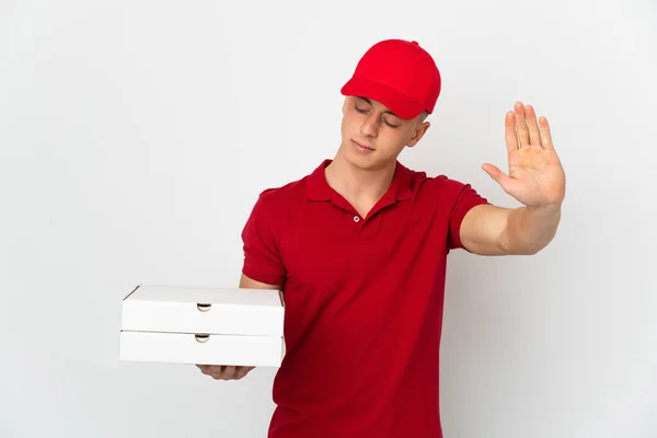ピザ配達男ともに仕事の制服ピザボックスを拾う隔離上の白い背景作りストップジェスチャーと失望 — ストック写真