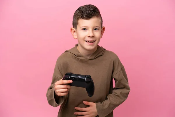 Pequeño Chico Caucásico Jugando Con Controlador Videojuego Aislado Sobre Fondo —  Fotos de Stock