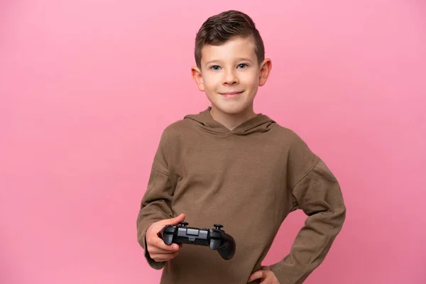 Pequeño Chico Caucásico Jugando Con Controlador Videojuegos Aislado Sobre Fondo —  Fotos de Stock