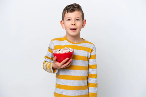 Μικρό Καυκάσιο Αγόρι Που Κρατάει Ένα Μπολ Δημητριακών Απομονωμένο Λευκό — Φωτογραφία Αρχείου