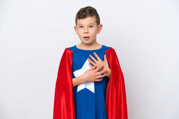 Super Hero Pequeño Niño Aislado Sobre Fondo Blanco Sorprendido Sorprendido — Foto de Stock